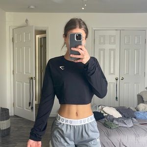 Gymshark black cropped workout top